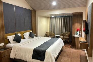 Resort Zeenath Taj Gardens