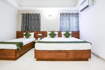 Hotel Treebo Comforts Inn, University Road Deralakatte