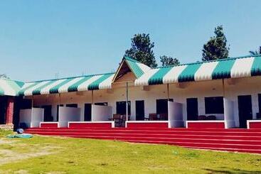 リゾートホテル Safari Land Villa Masinagudi Hostel