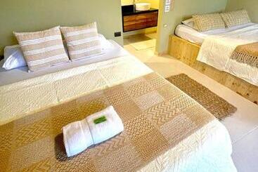 هتل Y Cabinas Del Trópico