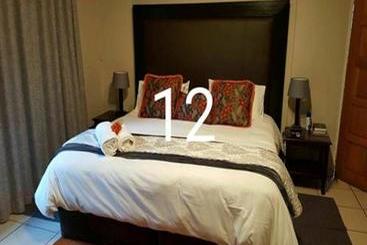 تختخواب و صبحانه Cashan Bnb