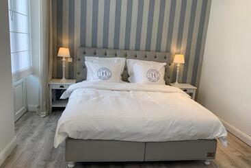 تختخواب و صبحانه The Hamptons Boutique