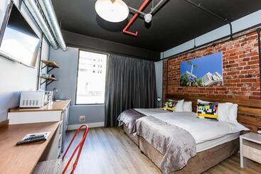 هتل Neighbourgood Castle