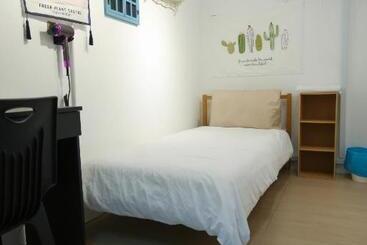 G Traveler Accommodation Hostel