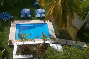 בית מלון כפרי Sun Suites Cozumel