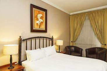 Отель Forever At Centurion