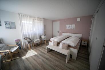 Bed and Breakfast Studio Living..