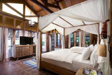 Desa Alamanis Resort Villa