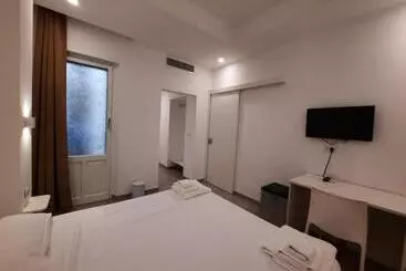 تختخواب و صبحانه Antares Rooms And Suites