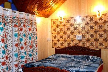 Bed and Breakfast House Boat New Pala Palace