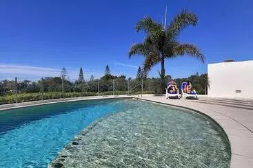 Silver Sea On Sixth Resort