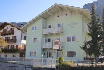 مبيت وإفطار Garni Hauenstein