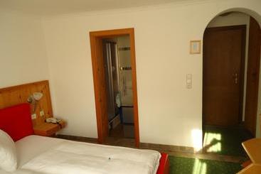 ホテル Dorfgasthof Schlösslstube