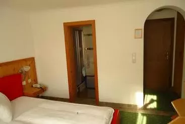 Hotelli Dorfgasthof Schlösslstube