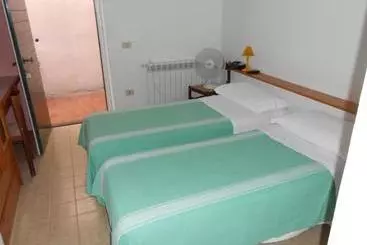 Hotelli Albergo Le Querce