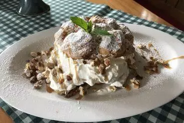 ホテル Garni Und Gaststätte Zum Holzfäller