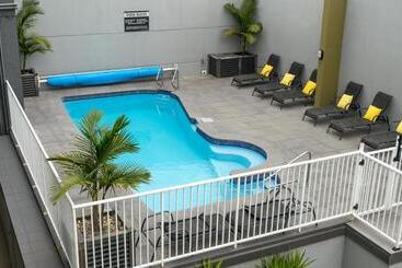 استراحتگاه Albacore Apartments