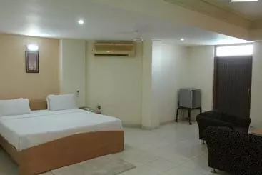 Hotel Infocity Club And Resort