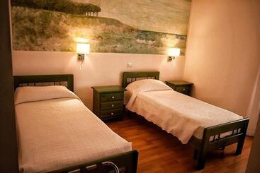 בית מלון כפרי Sale