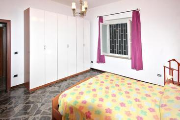 Turist apartmanları Charming House Near The Sea In Torre Pali