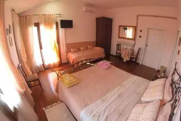 تختخواب و صبحانه Guest House Villa Di Judighes