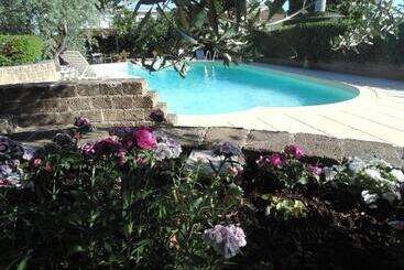 تختخواب و صبحانه Bigotti