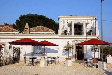 هتل The Olive Inn