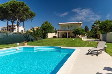 آپارتمان‌های توریست‌ها Casa Vacanze Caravelle