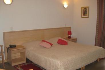 هتل Hôtel Les Pavillons Du Golf