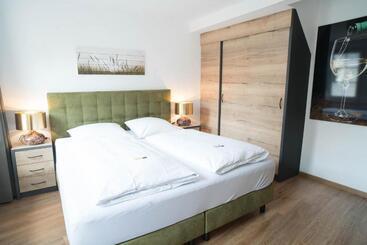 Отель Haus Burg Metternich