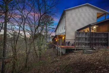 مُتل The Lookout Lodge
