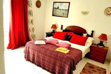 בית מלון כפרי El Artista