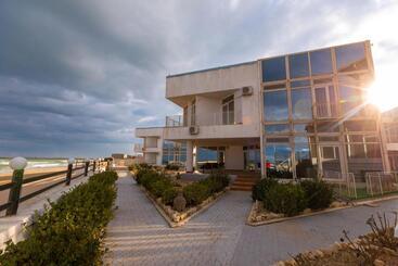 استراحتگاه La Perla Bianca Residence