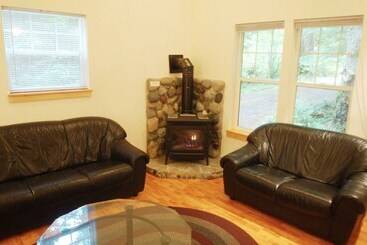 酒店 Glacier Springs Cabin 12   Pet Friendly, Wifi, Air Conditioning, Sleeps 4