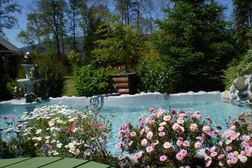 هاستل Hostal Möller