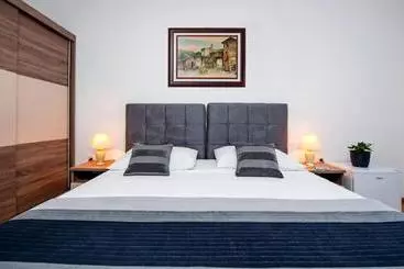 Ladonja Bbs, Family Run Bed & Breakfast
