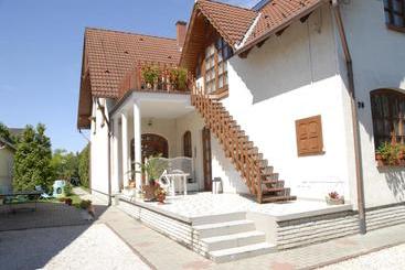 בית מלון כפרי Balla Apartmanház