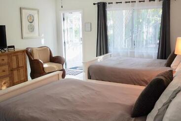 شقة 4145 By The Sea Inn & Suites