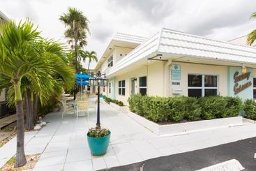 شقة Sunny Shores Inn & Suites