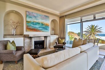 בית מלון כפרי Hermanus Beachfront Lodge   Solar Power