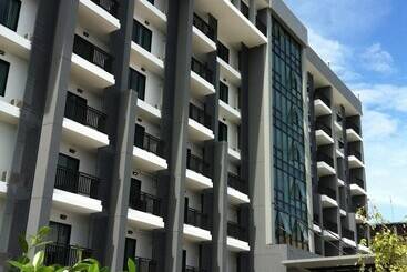 Отель We Grand Ever 9