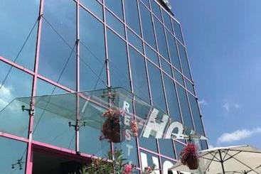 בית מלון כפרי & Restauracja Glass