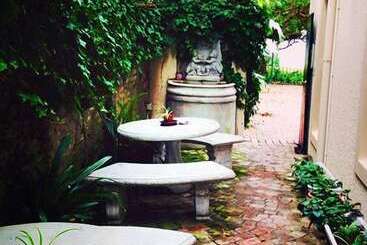 פנסיון Magnolia Place Guest Houses