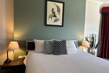 Wine And Roses Bed And Breakfast