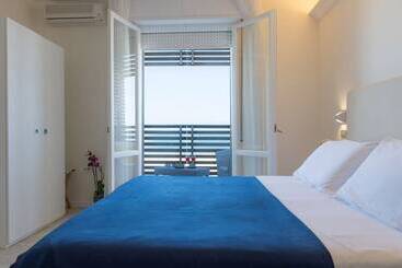 Kiss Beachfront Hotel & Restaurant