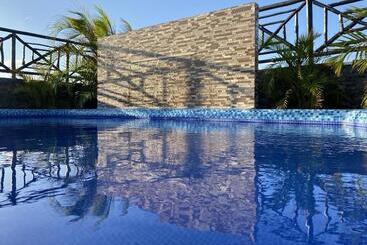 Hotel Suites La Roca