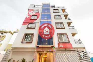 Hotel Capital O 9917 Sjr Suites And Comforts