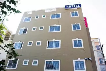 Transit Dorms   A Backpackers Inn & Hostel
