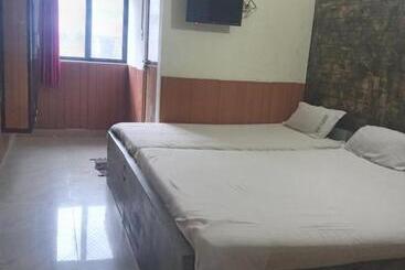 בית מלון כפרי Avanti Inn