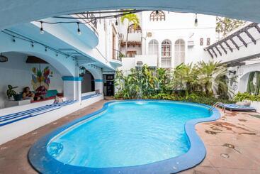 هاستل Socialtel Granada Formerly Selina Granada